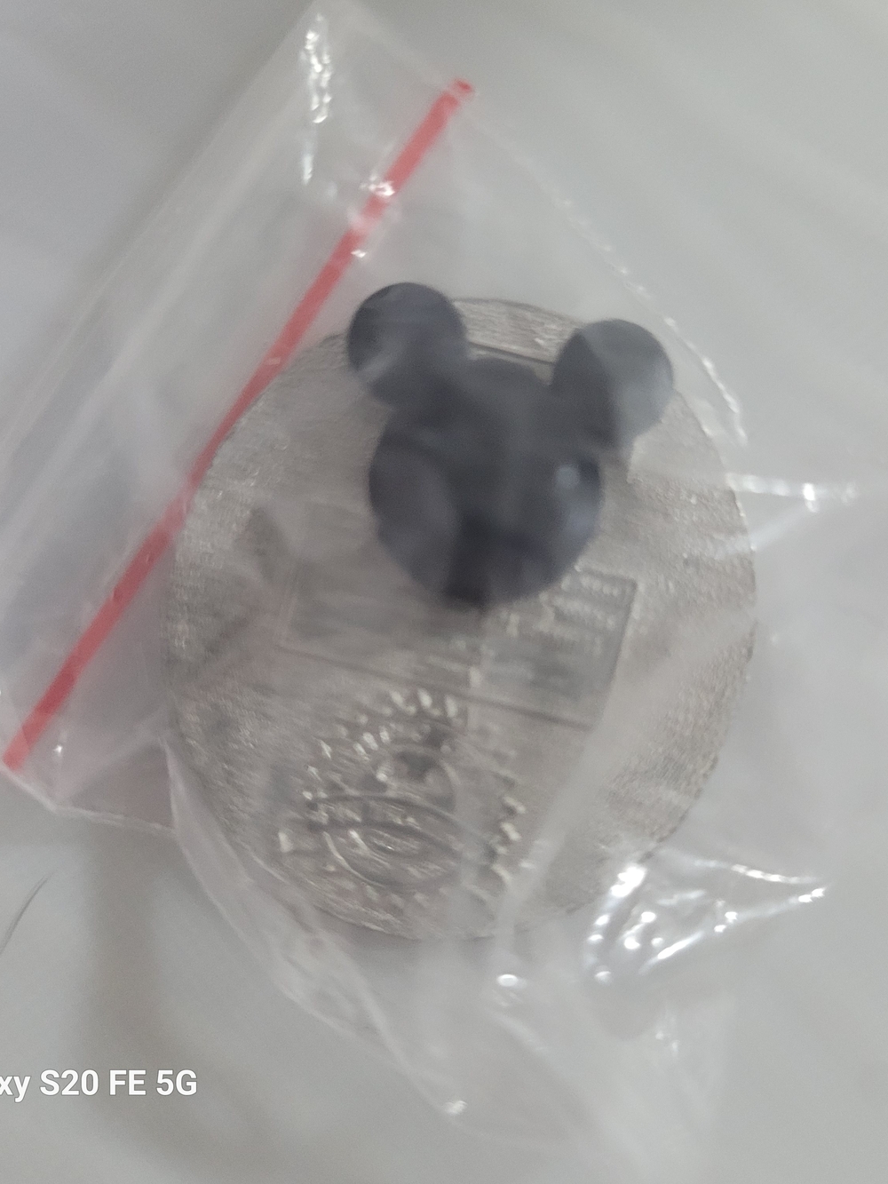 Authentic 2009 Piglet Silouette Trading Pin - Picture 2 of 2
